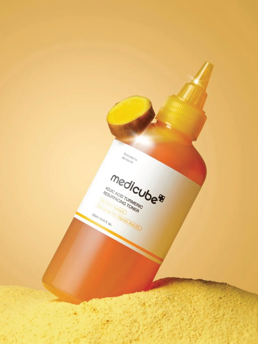MEDICUBE Toner Resurfaçant Curcuma et Acide Kojique 250 ml